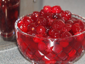 Are you looking for a child friendly Thanksgiving project? Today’s Timeless Tip from Homemakers of the Past highlights the perfect historical recipe for cranberry sauce.